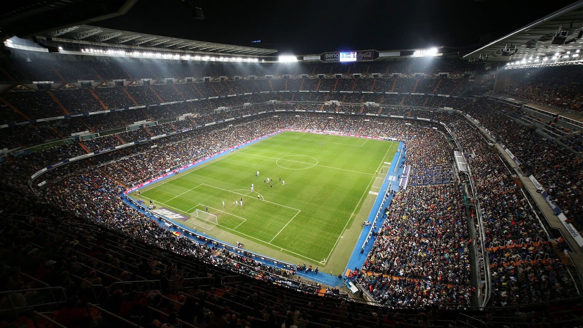 李恩:凭借出色的视野和精准传球,他提升了全黑队进攻效率,李恩壁因一件球衣爆红